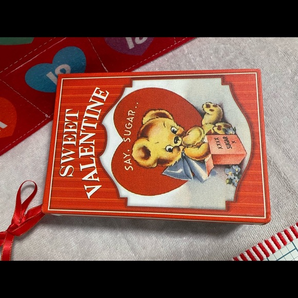 Vintage Valentine’s Day Retro Wind Up Music Box in A Book Shape NEW - Picture 8 of 8